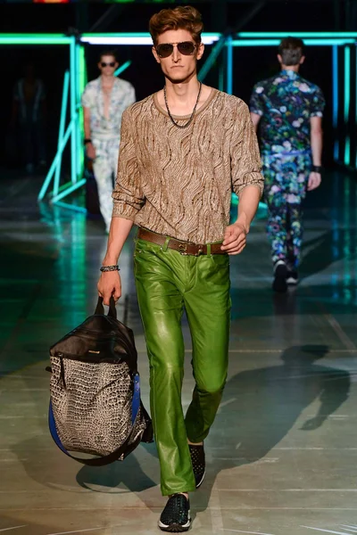 Look 24